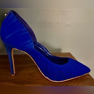 Guess cobalt blue stiletto heels size 8.5